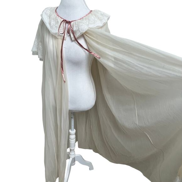 Vintage White Sheer Chiffon Peignoir 1960s One Size Robe Lingerie Valentines - Picture 1 of 13